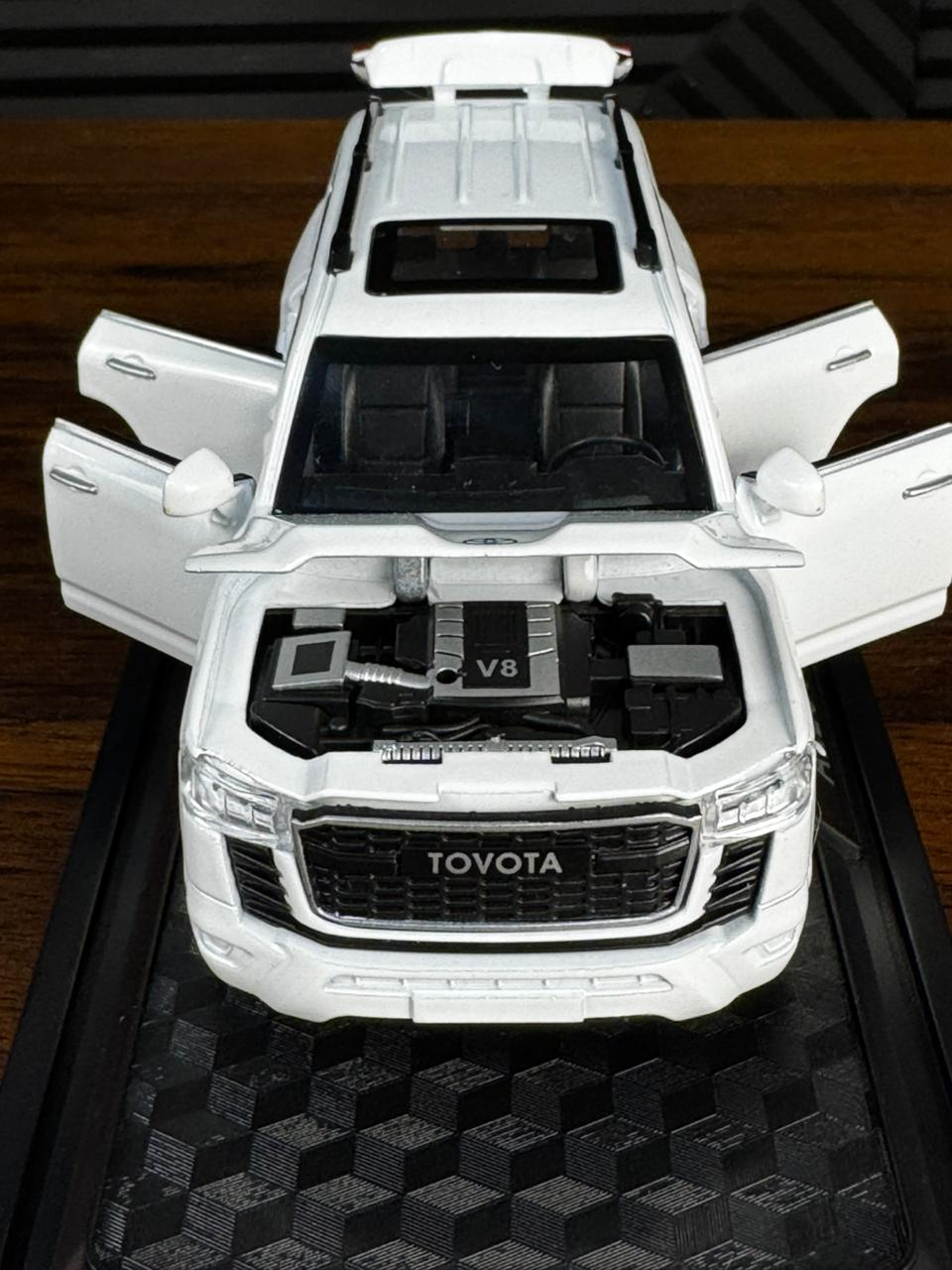 Land Cruiser Die Cast Model 1:28 - Toynix